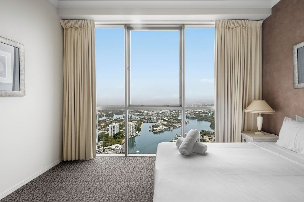 Lvl 42 Ocean View 3 Bedroom Apartment
