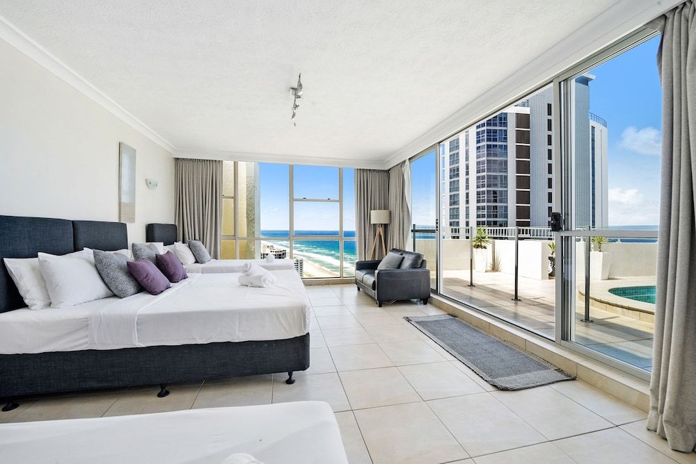 Penthouse, 3 Bedrooms Unit 3303