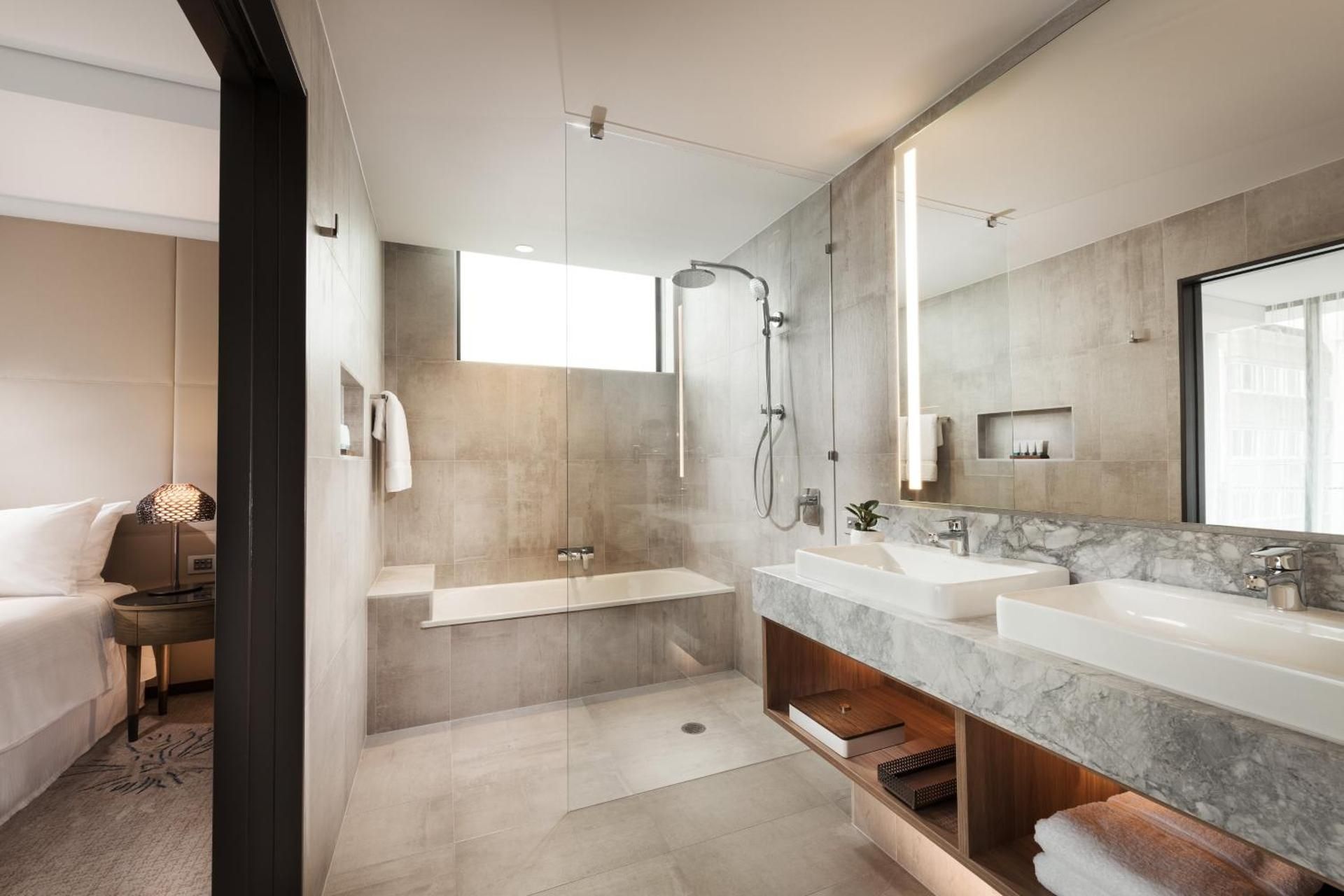 Premium Renewal King Suite with Balcony and City View