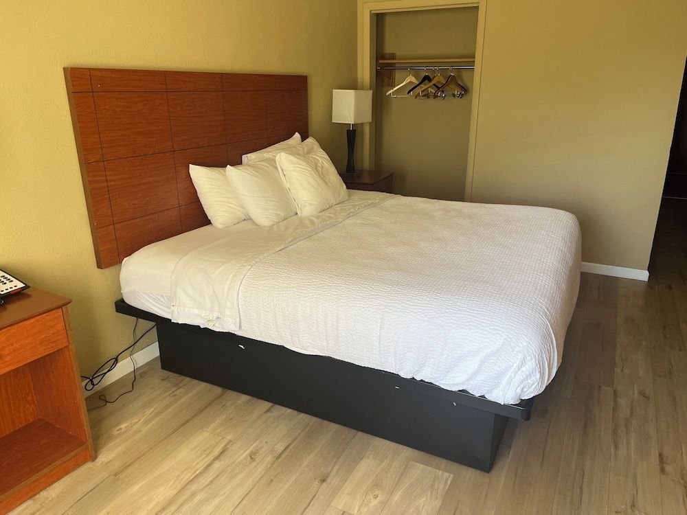 Room, 1 King Bed, Non Smoking