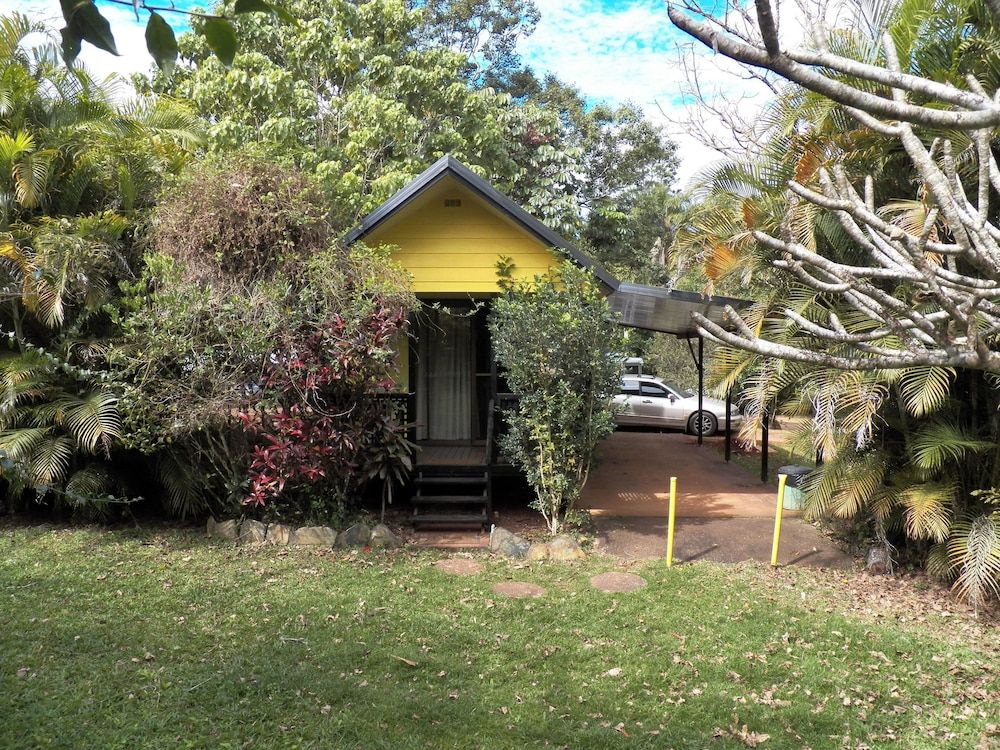 Family Cabin, Yellow