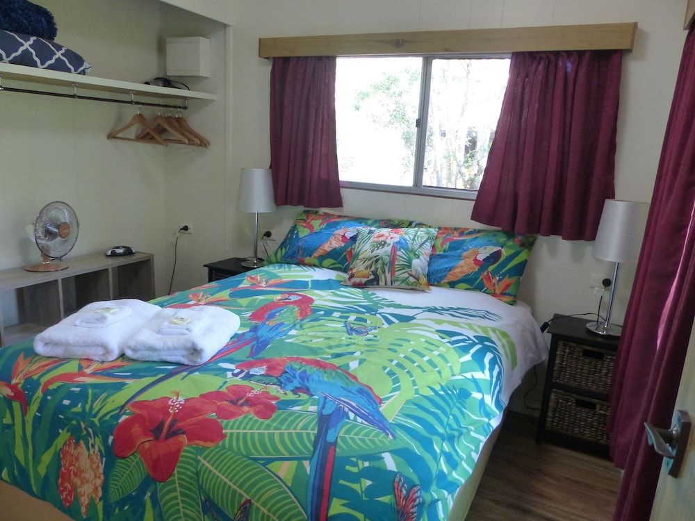 Cabin 2 - Green (External Bathroom)