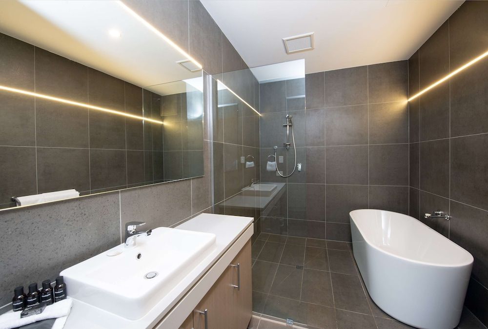 Rydges Pit Lane Hotel Track View Suite 4