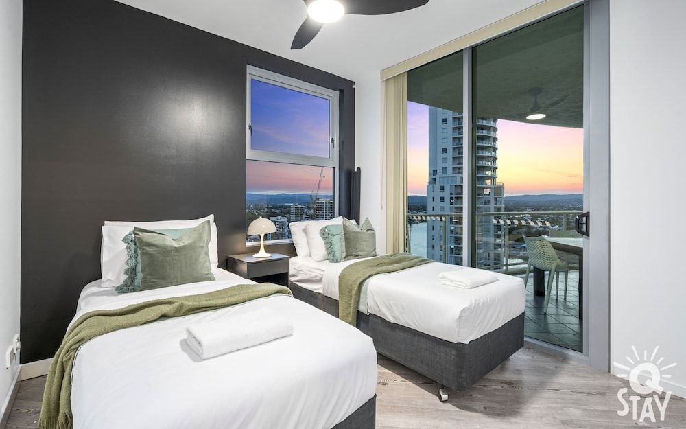 undefined Wings - Q Stay