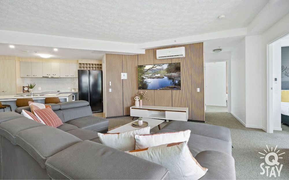 undefined Wings - Q Stay 2