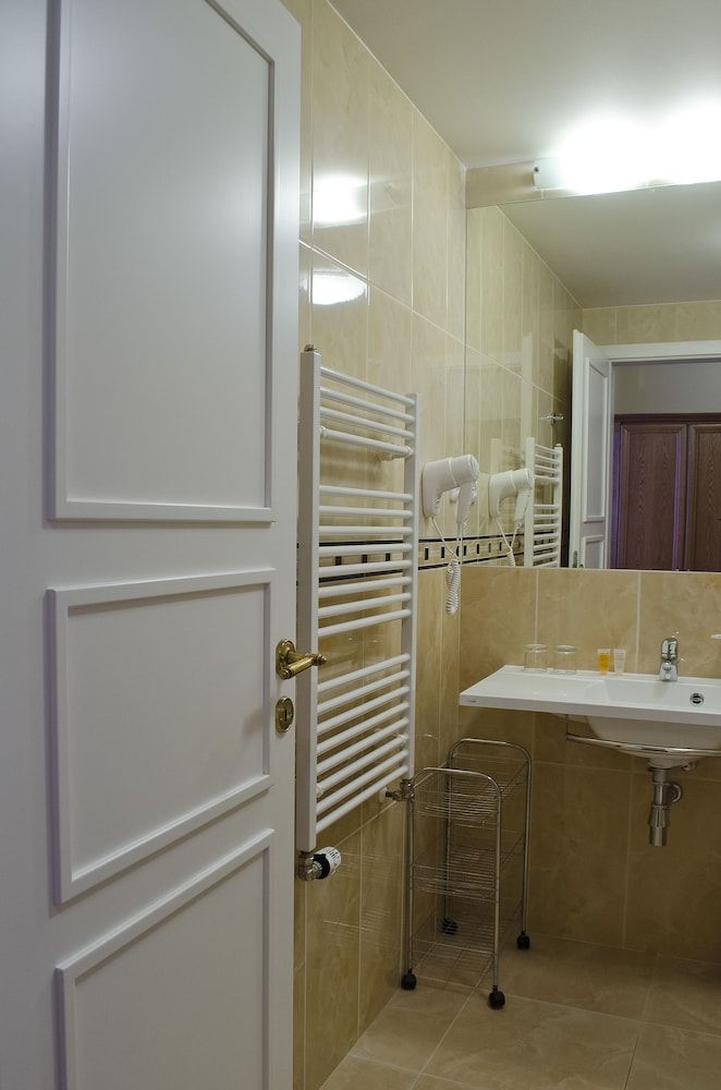 Anna Hotel Standard Triple Room 6