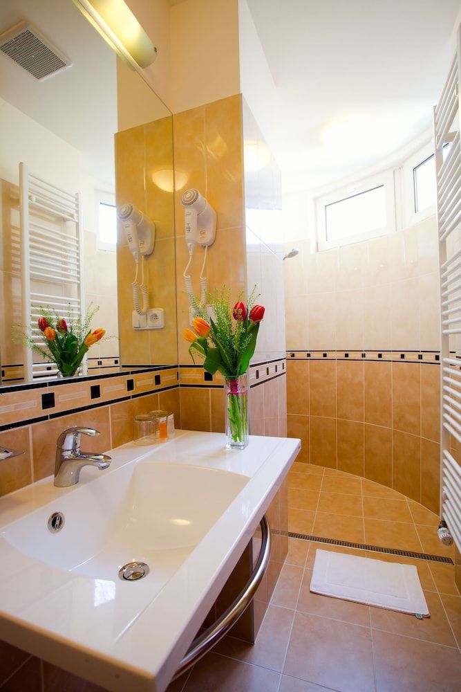 Anna Hotel Standard Triple Room 7