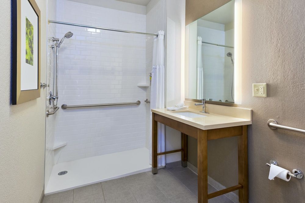 Studio Suite, 1 Queen Bed, Accessible, Kitchen (Mobil, Roll-in Shower)