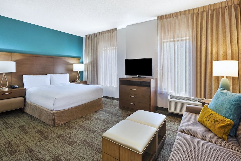 Studio Suite, 1 Queen Bed, Accessible, Kitchen (Mobil, Roll-in Shower)
