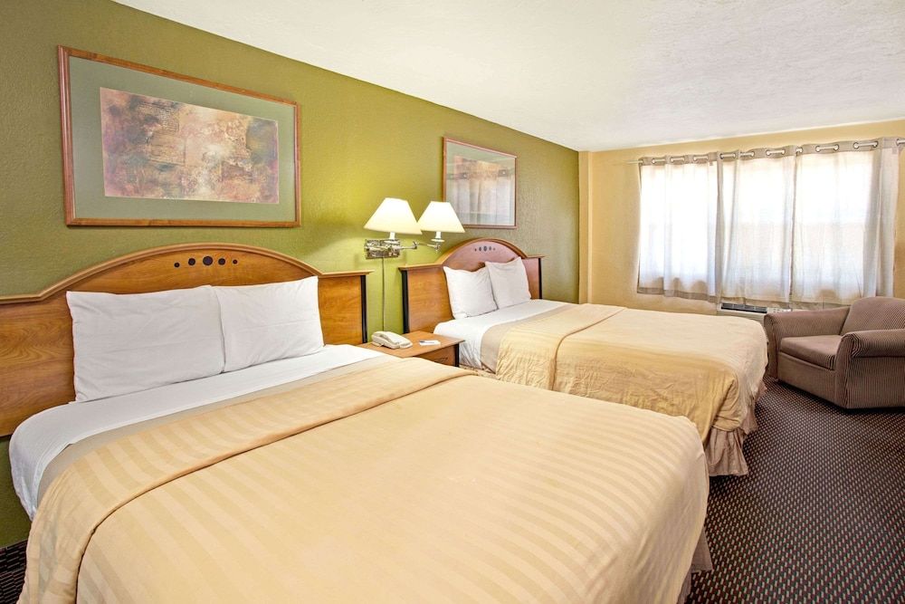 undefined Travelodge by Wyndham Fort Lauderdale 3
