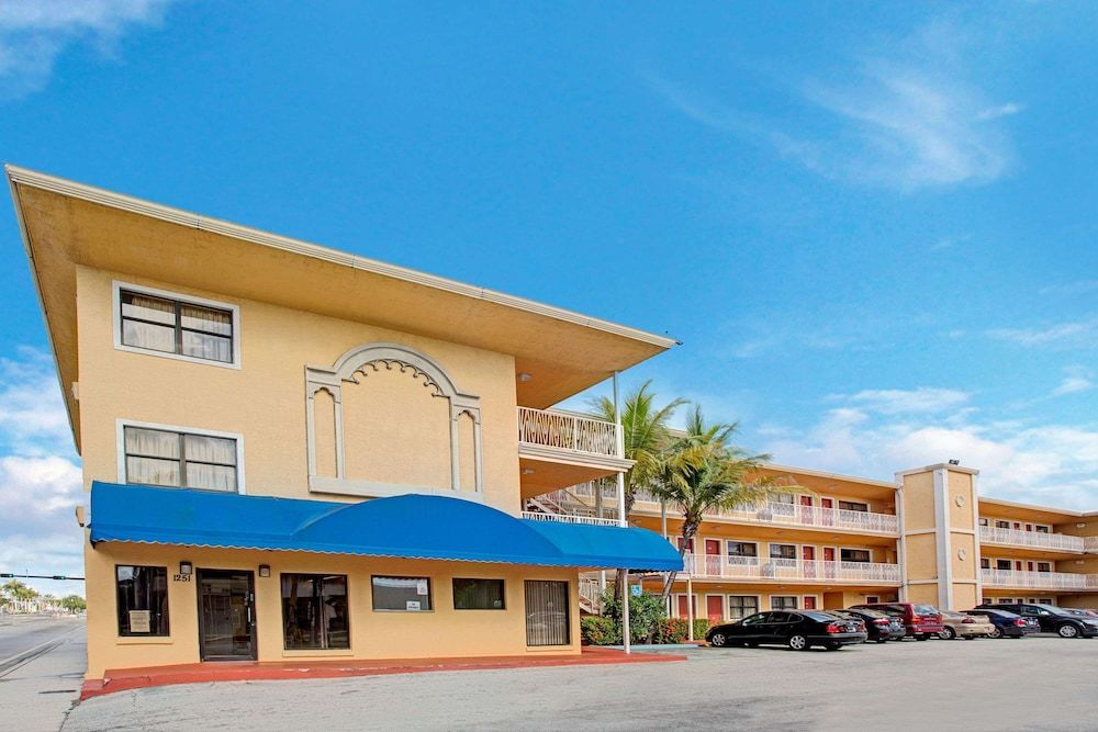 undefined Travelodge by Wyndham Fort Lauderdale 7