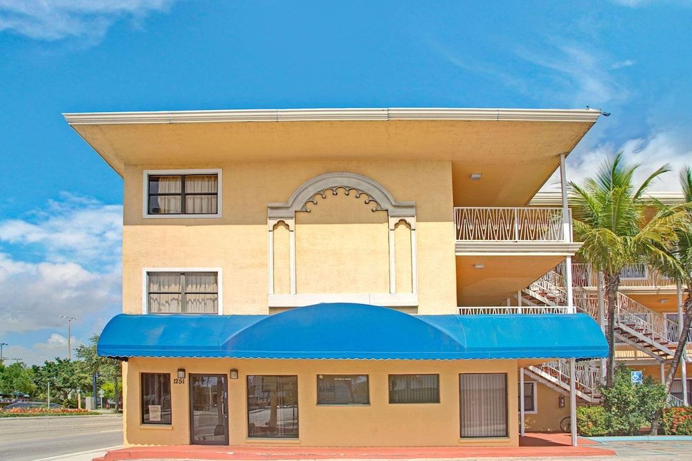 undefined Travelodge by Wyndham Fort Lauderdale 8