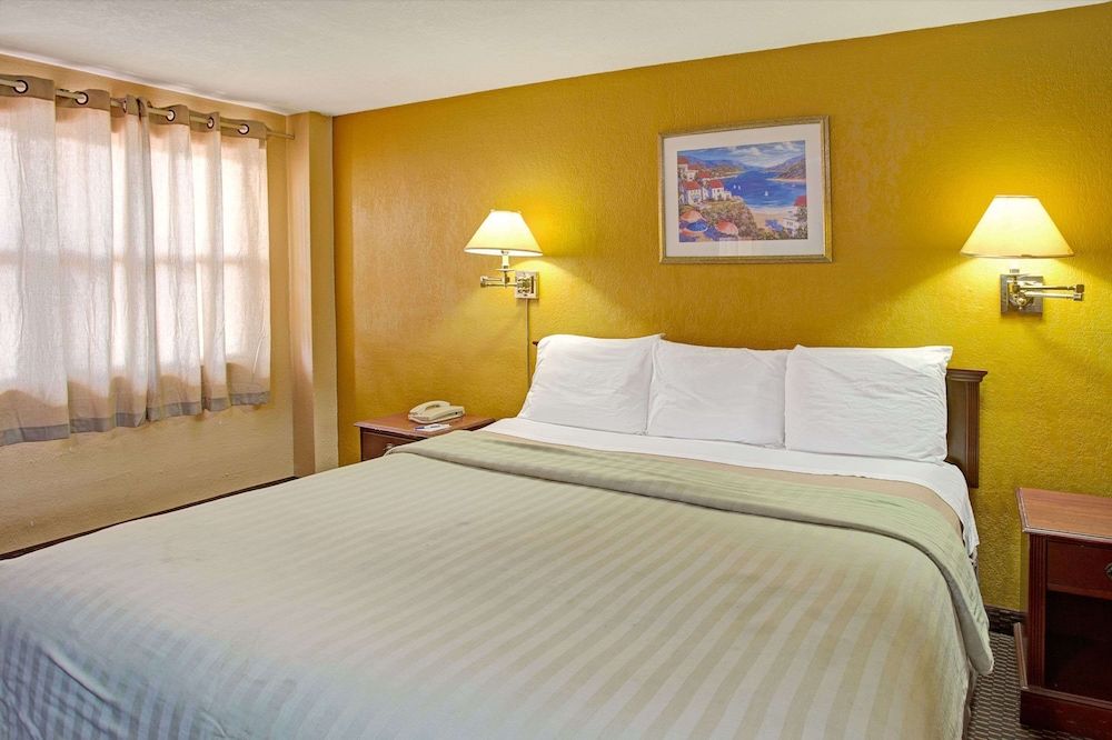 undefined Travelodge by Wyndham Fort Lauderdale