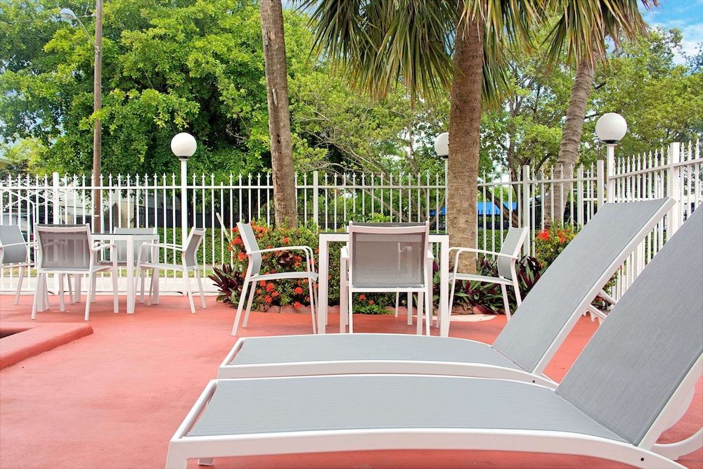 undefined Travelodge by Wyndham Fort Lauderdale 9