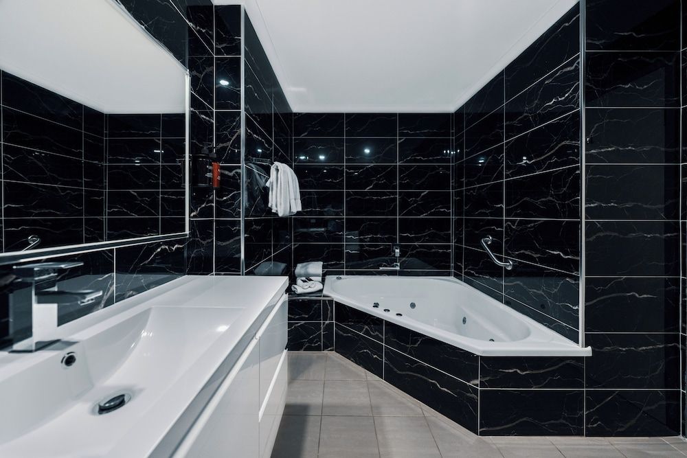 Mollymook Shored Hotel Deluxe King SPA Ocean View 7