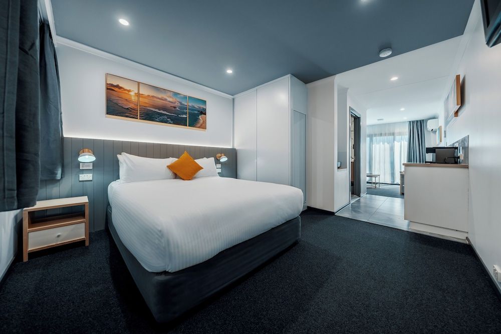 Mollymook Shored Hotel Deluxe King SPA Ocean View 2