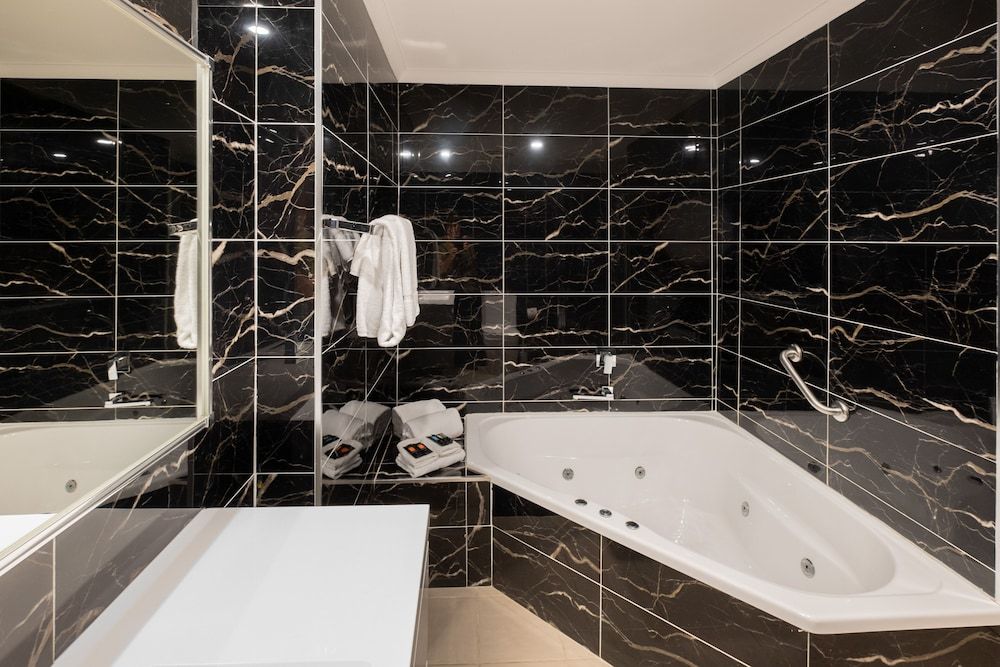 Mollymook Shored Hotel Deluxe King SPA Ocean View 6