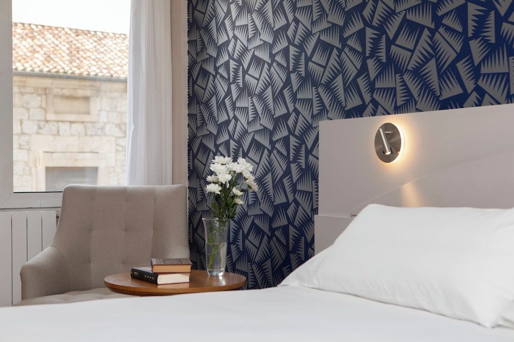 Hotel Corona De Castilla Burgos Triple Room 9