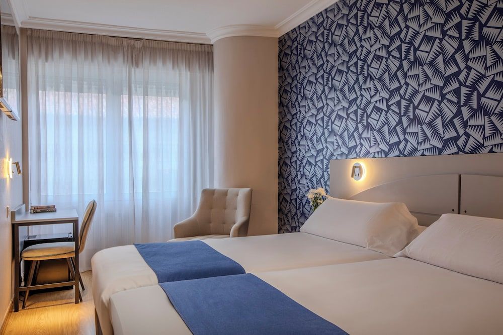 Hotel Corona De Castilla Burgos Quadruple Room