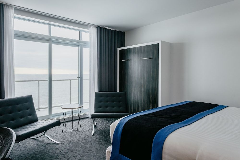 Riotel Matane Panoramic Room, Balcony, Ocean View (1 King and 1 Murphy double ) 4