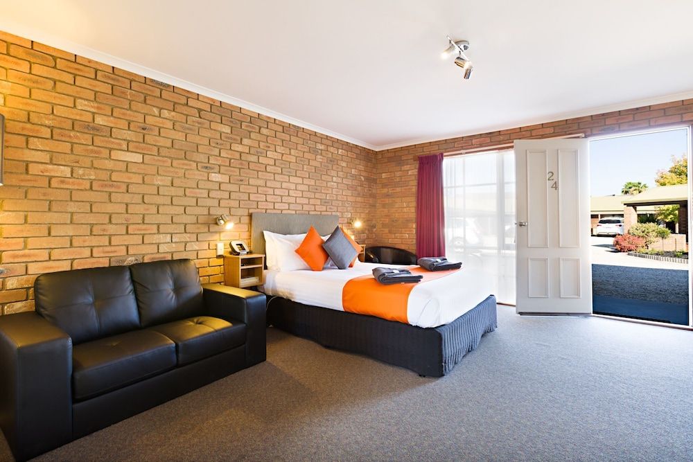 Statesman Motor Inn Family Studio, Non Smoking, Kitchenette (Family Suite) 2