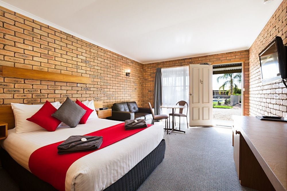 Statesman Motor Inn Standard Suite, 1 Bedroom, Non Smoking (Queen Suite) 5