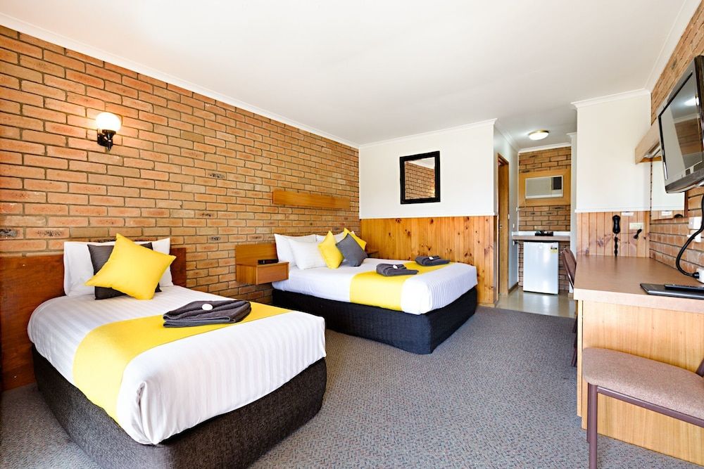 Statesman Motor Inn Standard Suite, 1 Bedroom, Non Smoking (Twin Suite) 2