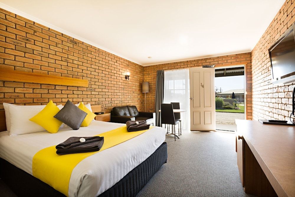 Statesman Motor Inn Standard Suite, 1 Bedroom, Non Smoking (Queen Suite) 4