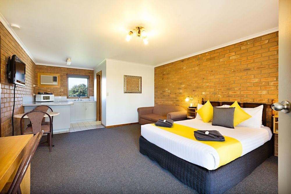 Statesman Motor Inn Family Studio, Non Smoking, Kitchenette (Family Suite) 4