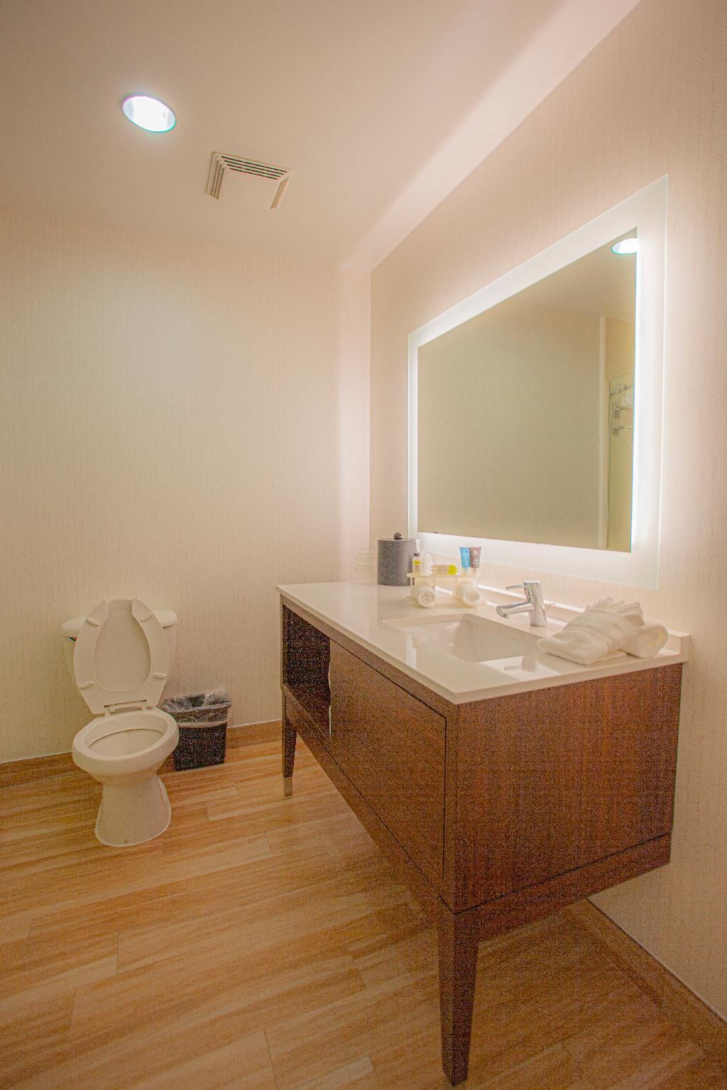 1 King Suite