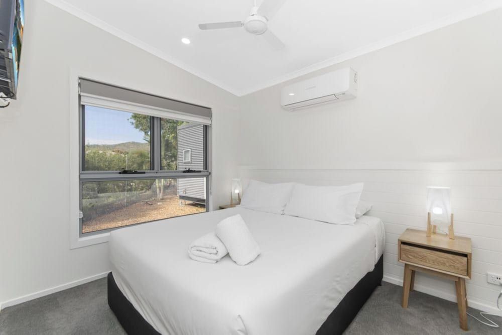 Discovery Parks - Townsville Deluxe 2 Bedroom Cabin - Sleeps 6