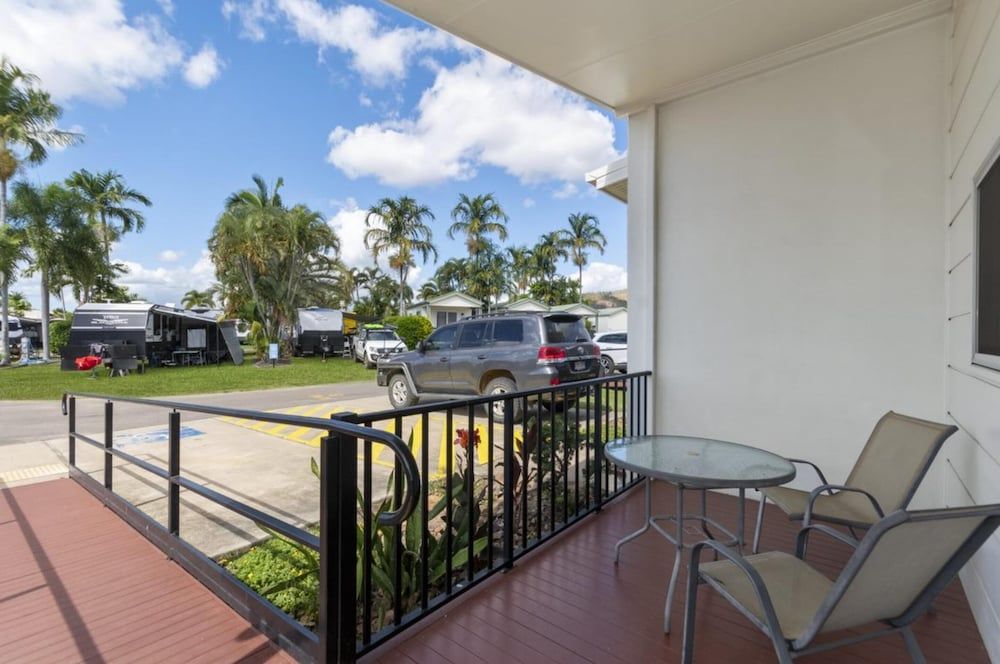 Discovery Parks - Townsville Deluxe 1 Bedroom Access Cabin