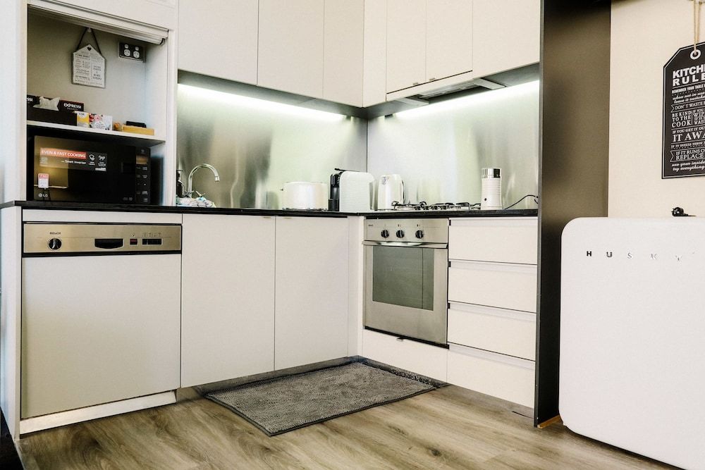 OMI Homes on Collins Family Apartment, 2 Bedrooms, Accessible, City View 4