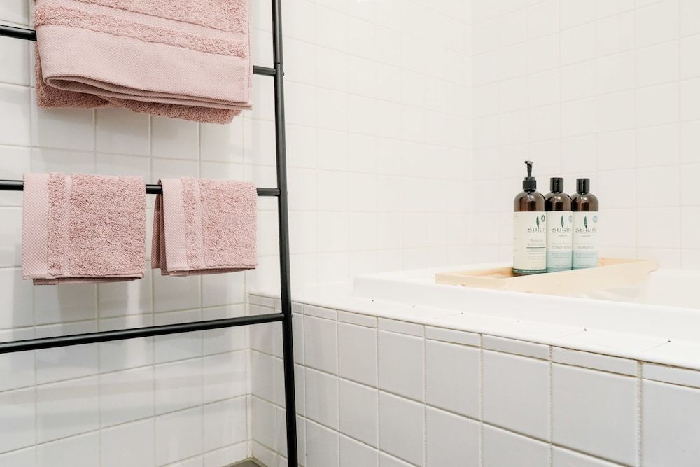 OMI Homes on Collins Family Apartment, 2 Bedrooms, Accessible, City View 21