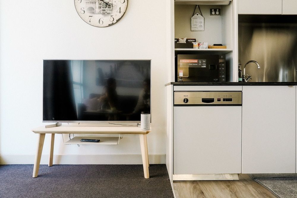 OMI Homes on Collins Family Apartment, 2 Bedrooms, Accessible, City View 10