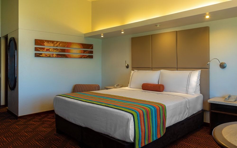 Double Room, 1 King Bed, Mountain View