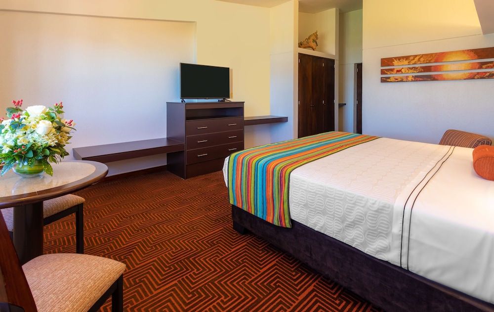 Double Room, 1 King Bed, Lake View