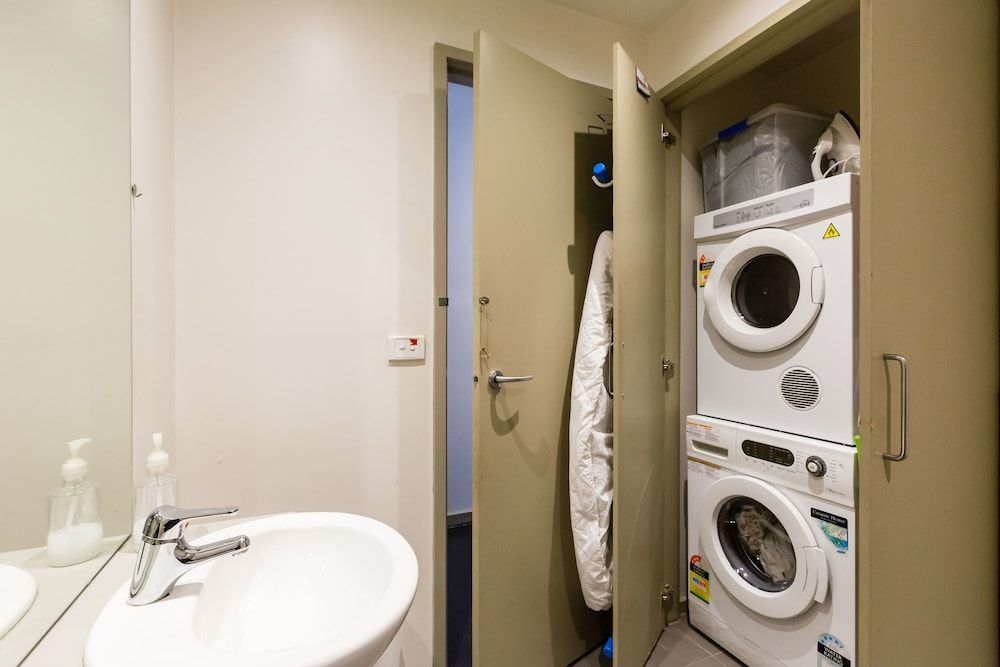 MEGAN, 2BDR Melbourne Apartment Standard Apartment, 2 Bedrooms, Private Bathroom 15