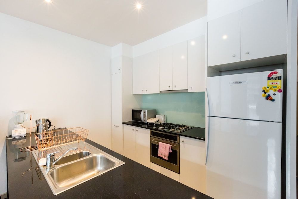 MEGAN, 2BDR Melbourne Apartment Standard Apartment, 2 Bedrooms, Private Bathroom 11
