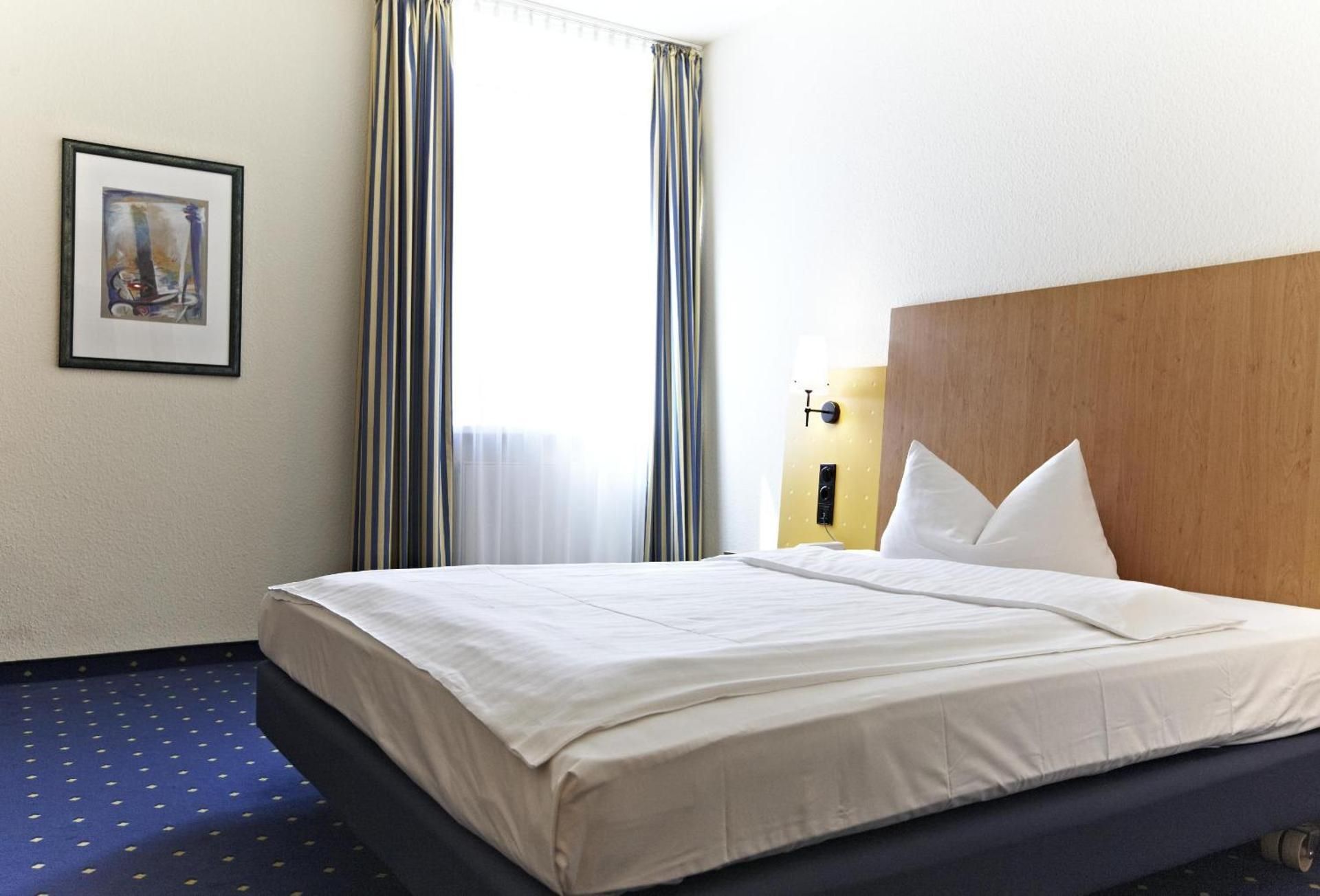 IntercityHotel Stralsund Standard Queen Room