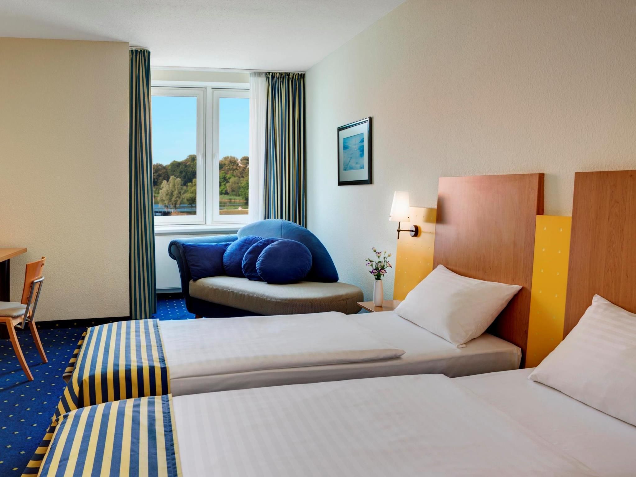 IntercityHotel Stralsund Standard Twin Room 2
