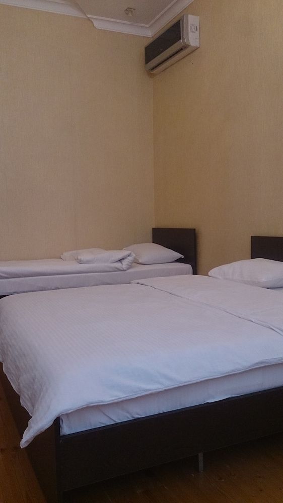 Baku Butik Mini Hotel Basic Triple Room, Shared Bathroom (N6) 2