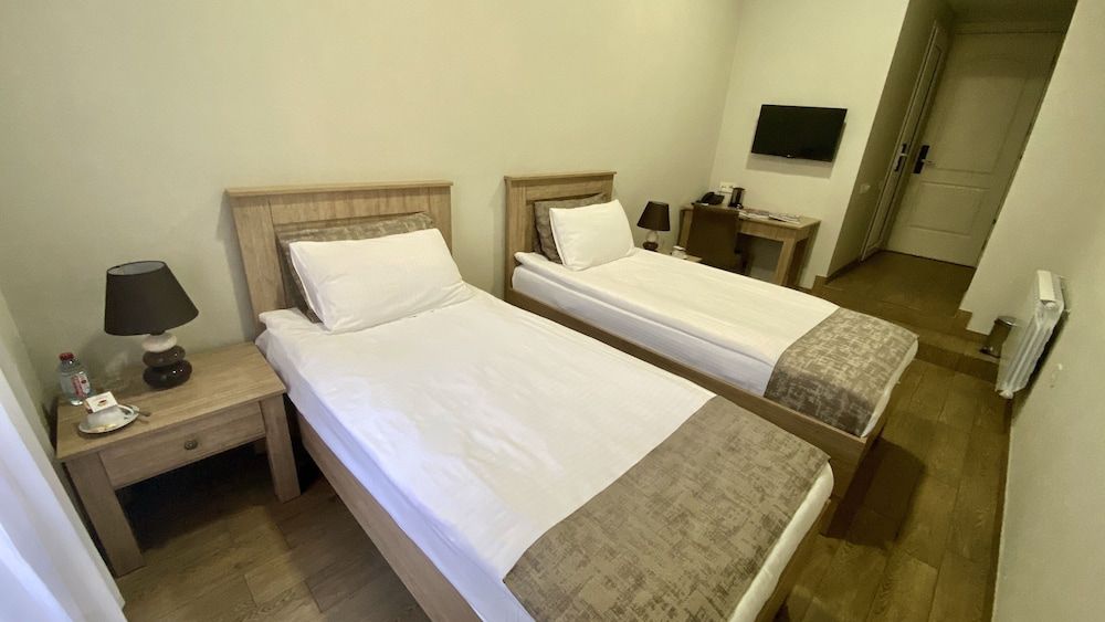 Hotel Nizami Street Standard Twin Room