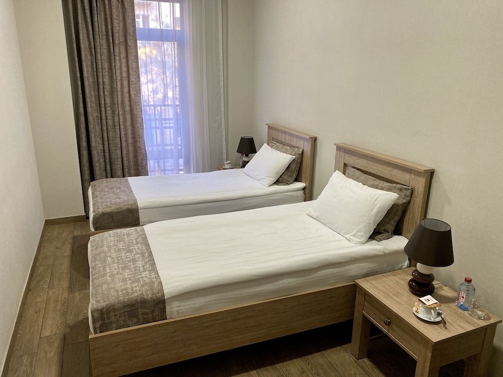 Hotel Nizami Street Standard Twin Room 3