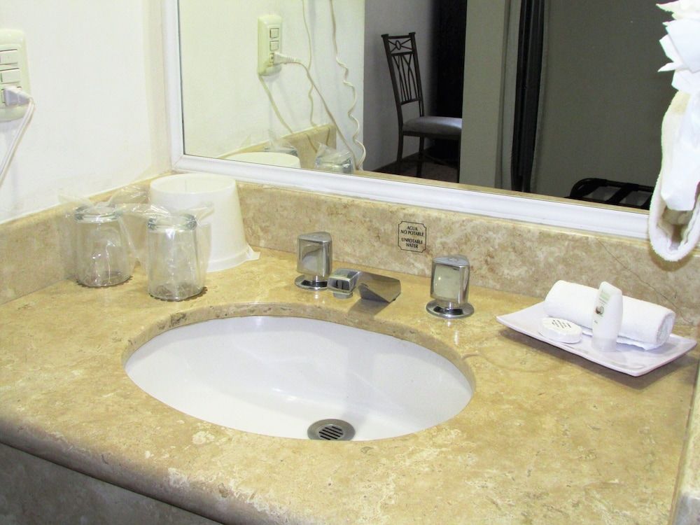 Best Western Hotel Posada Del Rio Express Standard Room, 1 King Bed, Non Smoking 14