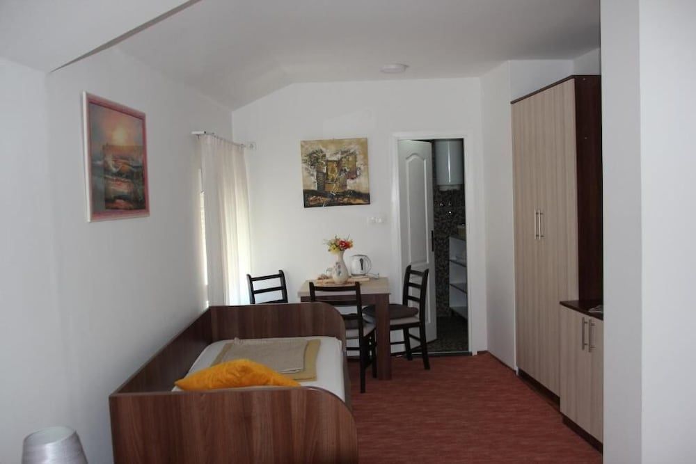 Pansion Infinity Standard Triple Room 9