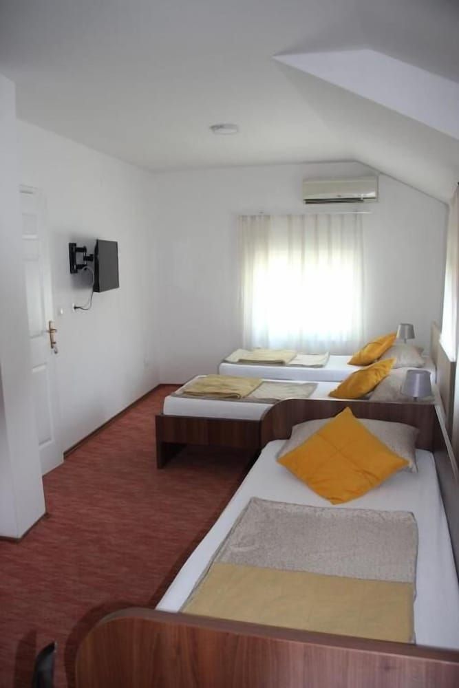 Pansion Infinity Standard Triple Room 6