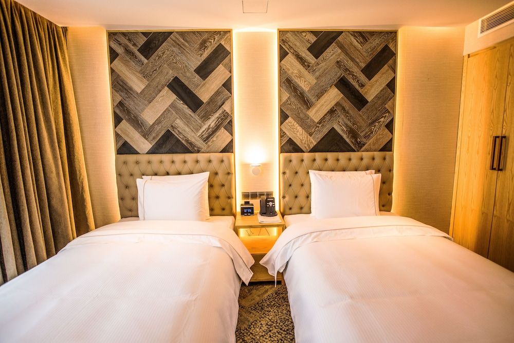 HANSA - A Premium Residence Premium Twin Room, 2 Twin Beds, Refrigerator & Microwave 2