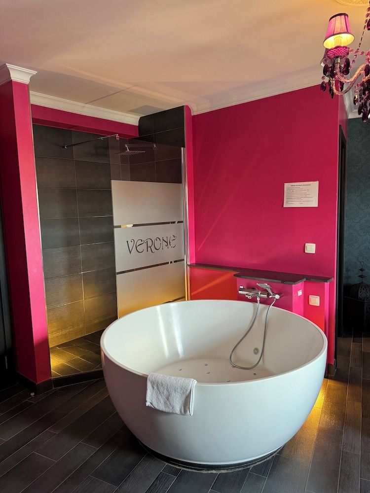 L'écrin des Vennes Deluxe Double Room, Jetted Tub 9