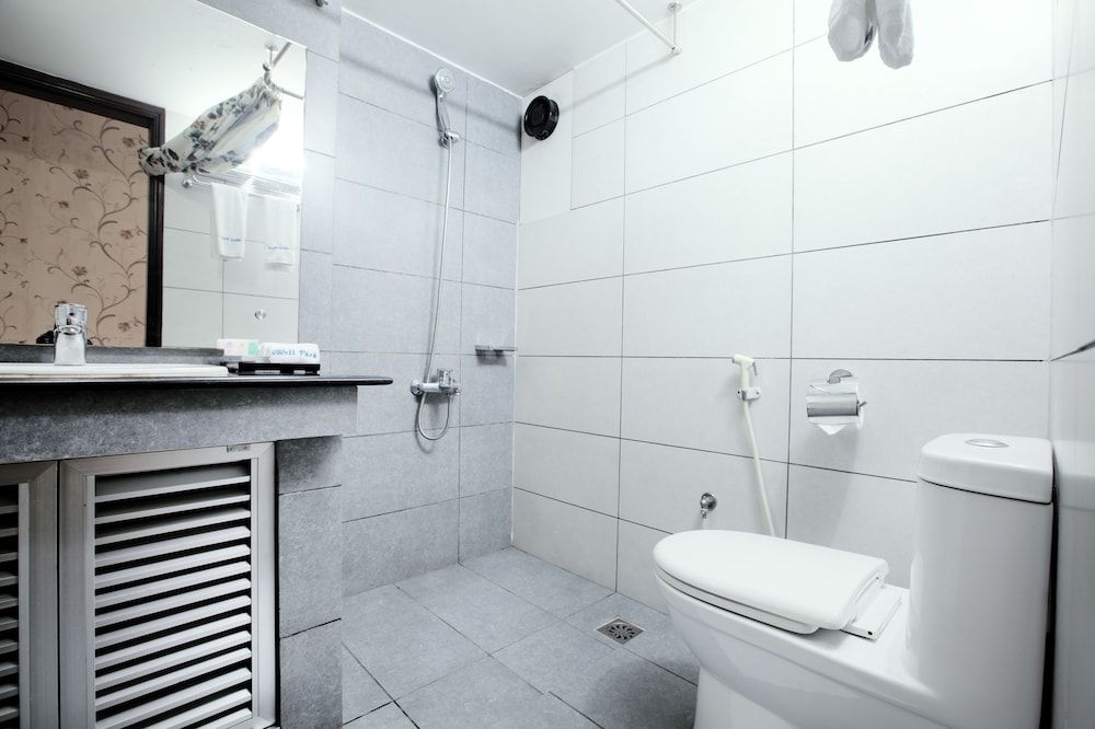 Well Park Residence Boutique Hotel Premier Twin Room 5